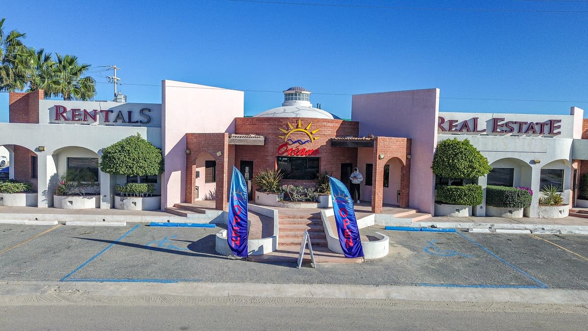 Océano Rentals office entrance with signboard