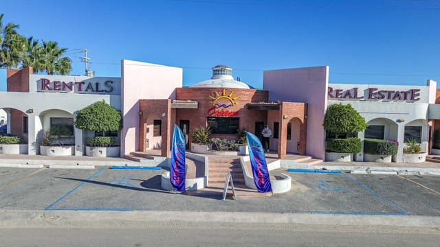 Océano Rentals office entrance with signboard